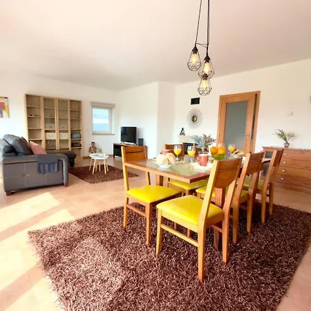 Sunlight Villa • Centro Lourinha • Vista Parque 펜션 *