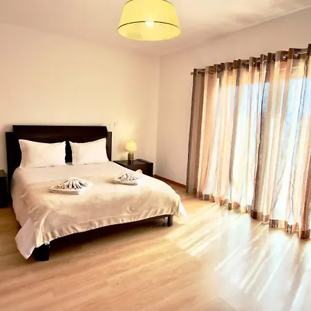 Sunlight Villa • Centro Lourinha • Vista Parque 펜션 로리냐