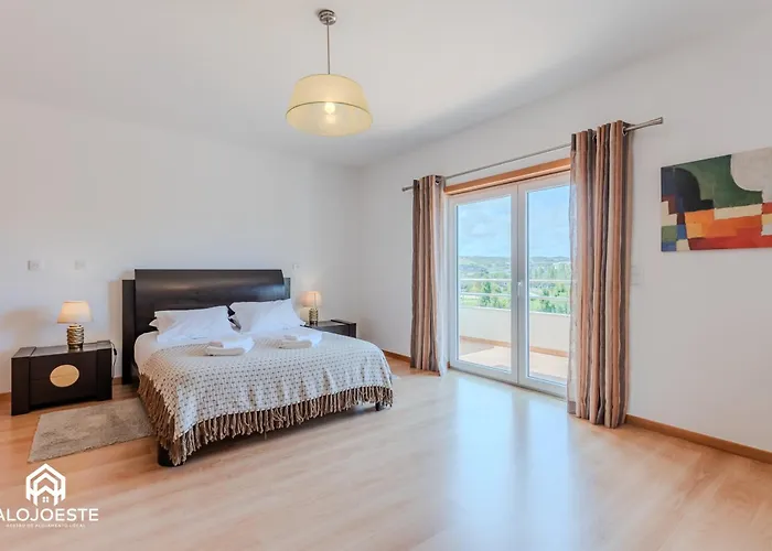 Sunlight Villa • Centro Lourinha • Vista Parque Tatil Evi *