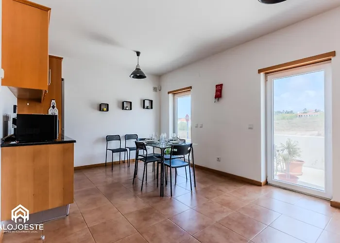 Sunlight Villa • Centro Lourinha • Vista Parque Tatil Evi *