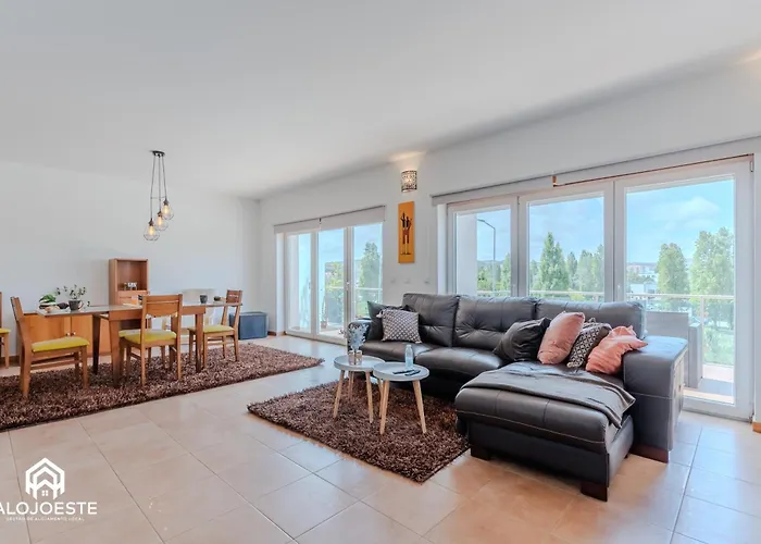 Sunlight Villa • Centro Lourinha • Vista Parque Tatil Evi *