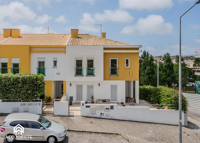 Sunlight Villa • Centro Lourinha • Vista Parque Tatil Evi Lourinhã