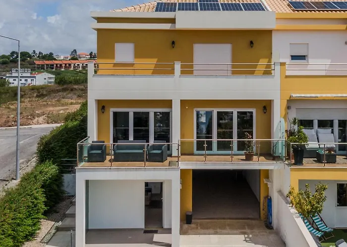 Sunlight Villa • Centro Lourinha • Vista Parque 펜션