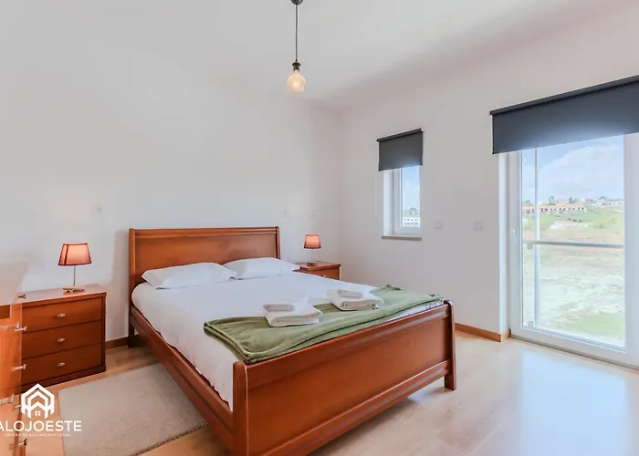 Sunlight Villa • Centro Lourinha • Vista Parque Tatil Evi Lourinhã