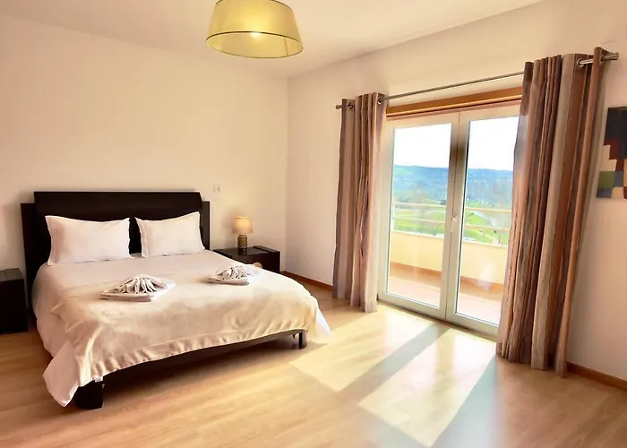 Sunlight Villa • Centro Lourinha • Vista Parque * 로리냐