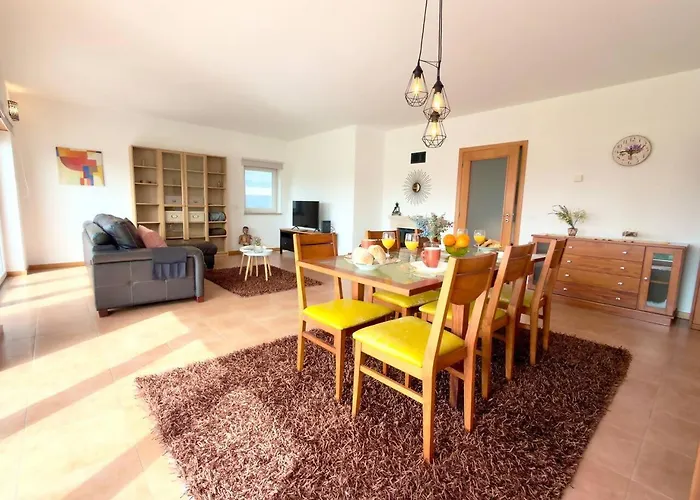 Sunlight Villa • Centro Lourinha • Vista Parque Tatil Evi *