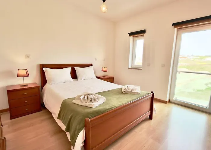 Sunlight Villa • Centro Lourinha • Vista Parque Tatil Evi Lourinhã