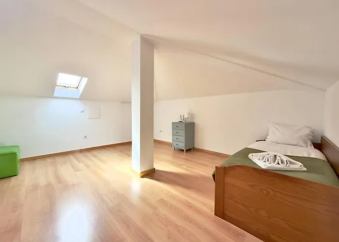 Sunlight Villa • Centro Lourinha • Vista Parque 펜션