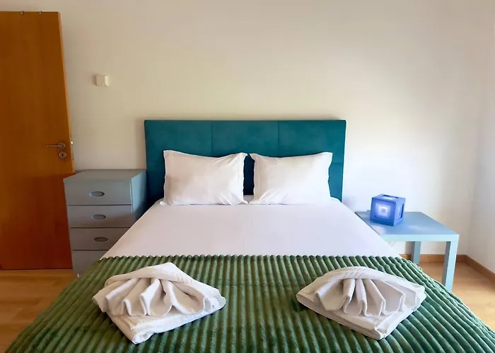 Sunlight Villa • Centro Lourinha • Vista Parque 펜션 로리냐