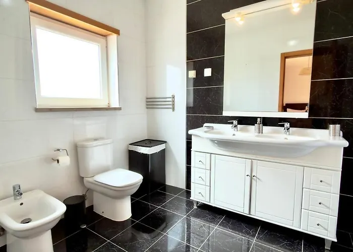 Sunlight Villa • Centro Lourinha • Vista Parque Tatil Evi *